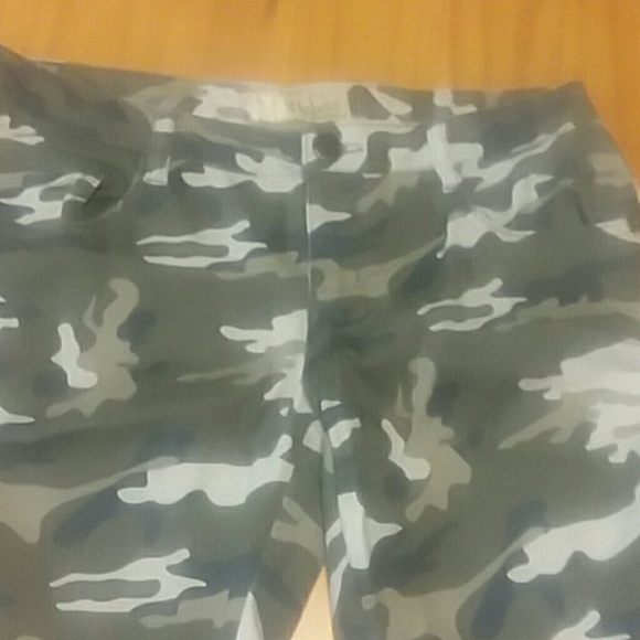 Hybrid & Company Camo Pants Stretchy 5 Pocket Size 11 - Picture 2 of 5